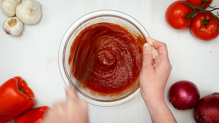 How do you make chili sauce from scratch